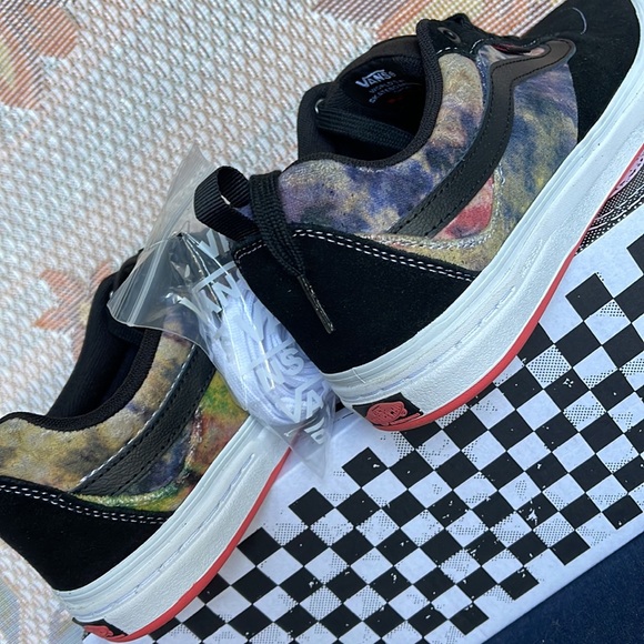 Vans Kyle Walker
Tie-Dye Terry Black/Multi
VN0A5JIEBML
8.5 Men’s sneakers - Picture 15 of 16